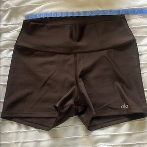 ALO Yoga Women's Espresso Brown 3” Airlift Shorts